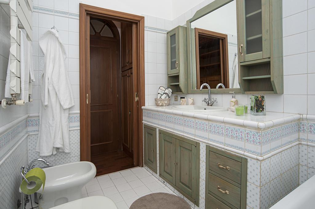 Visconti Holiday House, Luxury With Jacuzzi Casa vacanze *